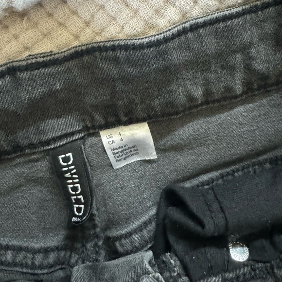 Divided Jeans - Picture 3 of 3
